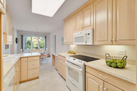 Tiny photo for 22 Park Lane #203, Park Ridge, IL 60068 (MLS # 12503240)