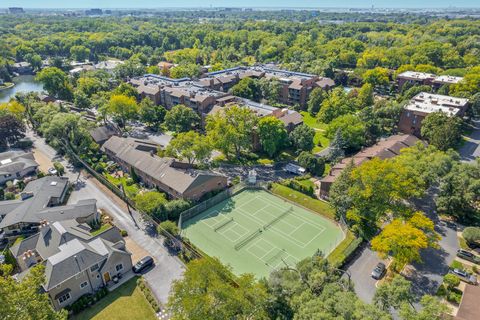 Tiny photo for 22 Park Lane #203, Park Ridge, IL 60068 (MLS # 12503240)