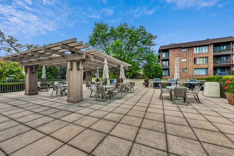 Tiny photo for 22 Park Lane #203, Park Ridge, IL 60068 (MLS # 12503240)