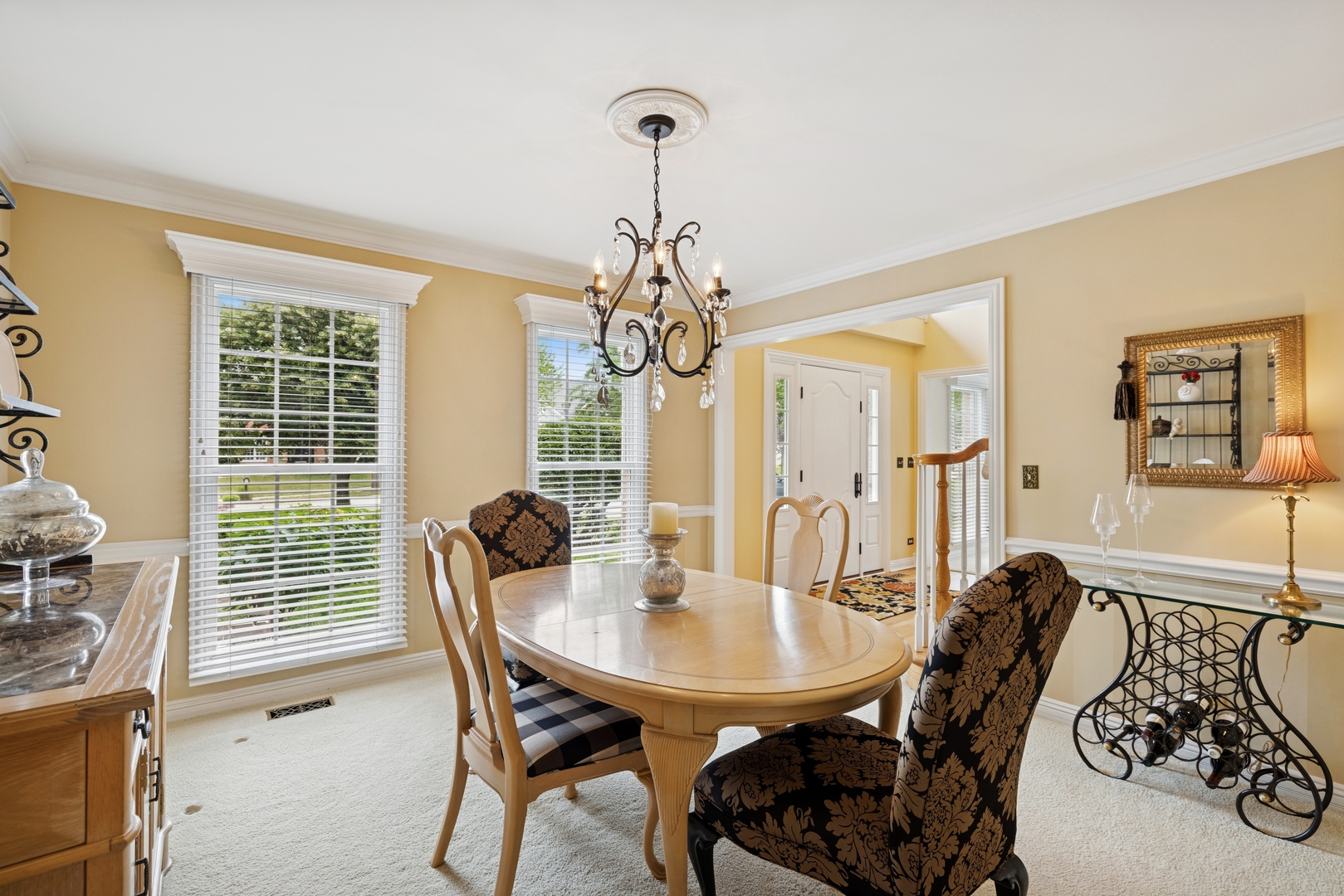 1219 N Lakeview Court