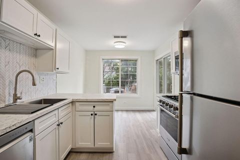 Tiny photo for 323 Sheffield Court #5, Roselle, IL 60172 (MLS # 12589928)