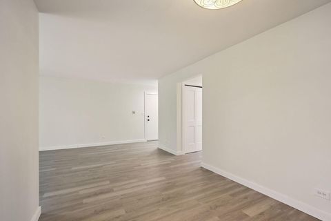 Tiny photo for 323 Sheffield Court #5, Roselle, IL 60172 (MLS # 12589928)