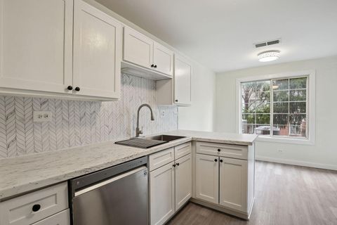 Tiny photo for 323 Sheffield Court #5, Roselle, IL 60172 (MLS # 12589928)