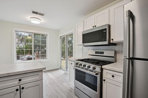 Tiny photo for 323 Sheffield Court #5, Roselle, IL 60172 (MLS # 12589928)