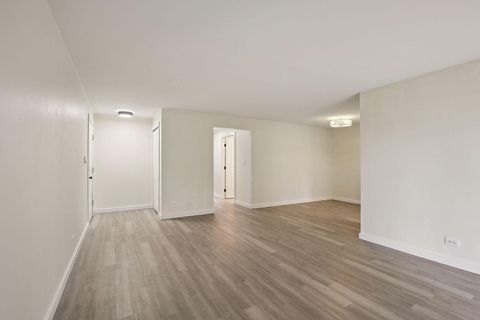 Tiny photo for 323 Sheffield Court #5, Roselle, IL 60172 (MLS # 12589928)