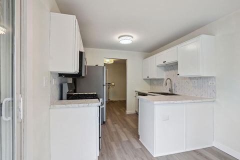 Tiny photo for 323 Sheffield Court #5, Roselle, IL 60172 (MLS # 12589928)