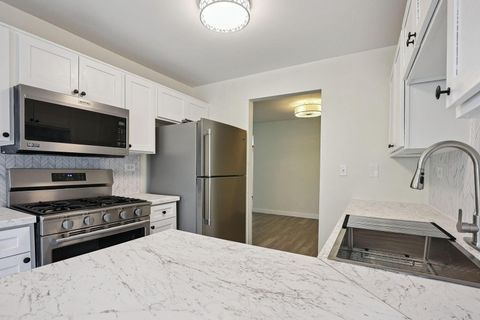 Tiny photo for 323 Sheffield Court #5, Roselle, IL 60172 (MLS # 12589928)