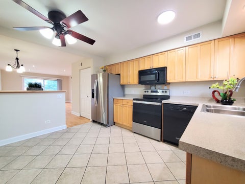 Tiny photo for 9374 Bay Colony Drive #2S, Des Plaines, IL 60016 (MLS # 12764520)