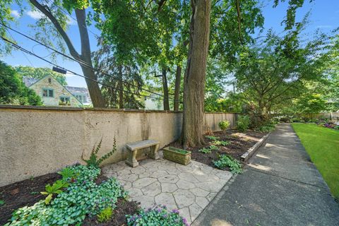 Tiny photo for 734 Noyes Street #02, Evanston, IL 60201 (MLS # 12443247)