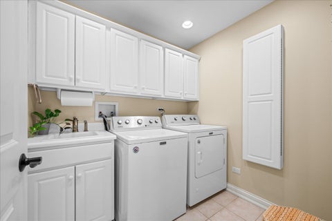 Tiny photo for 301 Brownstone Drive, St. Charles, IL 60174 (MLS # 12734864)