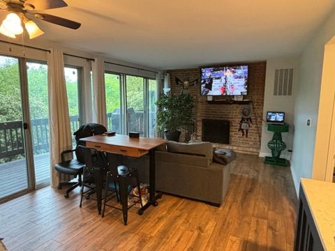 Tiny photo for 5516 E Lake Drive #92-D, Lisle, IL 60532 (MLS # 12599896)