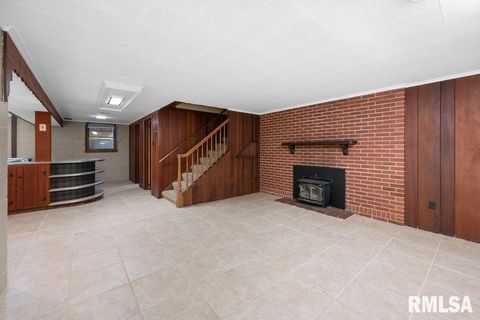 Tiny photo for 777 25TH Avenue Court, Moline, IL 61265 (MLS # QC4269536)