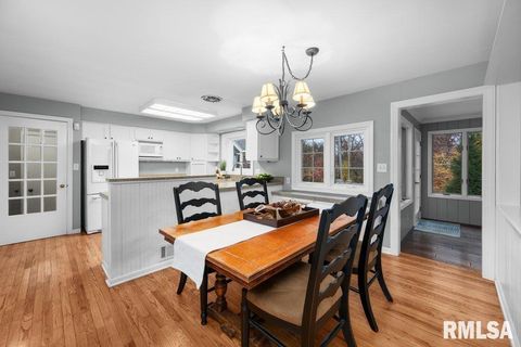 Tiny photo for 777 25TH Avenue Court, Moline, IL 61265 (MLS # QC4269536)