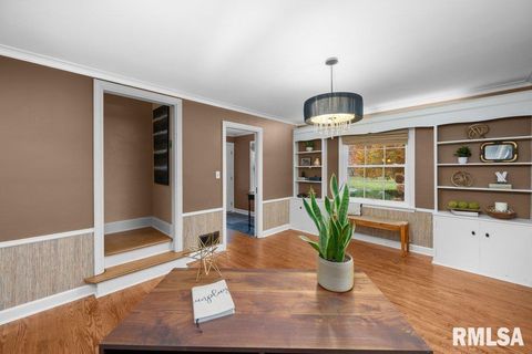 Tiny photo for 777 25TH Avenue Court, Moline, IL 61265 (MLS # QC4269536)