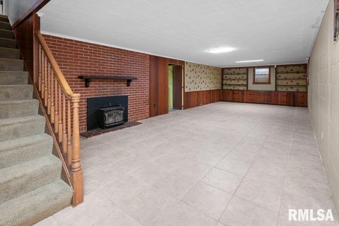 Tiny photo for 777 25TH Avenue Court, Moline, IL 61265 (MLS # QC4269536)