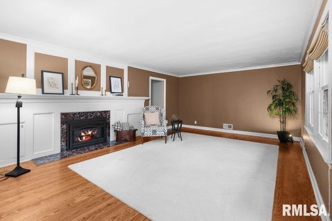 Tiny photo for 777 25TH Avenue Court, Moline, IL 61265 (MLS # QC4269536)