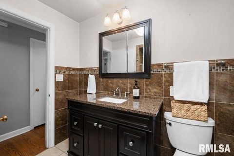 Tiny photo for 777 25TH Avenue Court, Moline, IL 61265 (MLS # QC4269536)