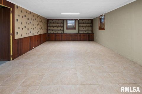 Tiny photo for 777 25TH Avenue Court, Moline, IL 61265 (MLS # QC4269536)