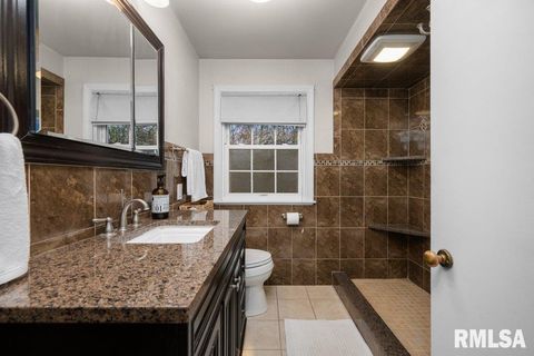 Tiny photo for 777 25TH Avenue Court, Moline, IL 61265 (MLS # QC4269536)