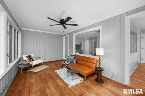 Tiny photo for 777 25TH Avenue Court, Moline, IL 61265 (MLS # QC4269536)