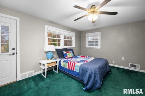 Tiny photo for 777 25TH Avenue Court, Moline, IL 61265 (MLS # QC4269536)