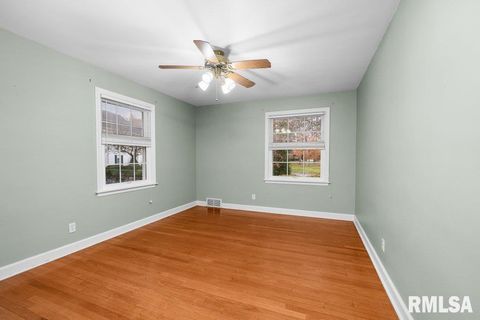 Tiny photo for 777 25TH Avenue Court, Moline, IL 61265 (MLS # QC4269536)