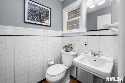 Tiny photo for 777 25TH Avenue Court, Moline, IL 61265 (MLS # QC4269536)