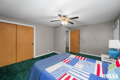 Tiny photo for 777 25TH Avenue Court, Moline, IL 61265 (MLS # QC4269536)