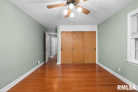 Tiny photo for 777 25TH Avenue Court, Moline, IL 61265 (MLS # QC4269536)