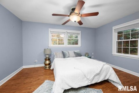 Tiny photo for 777 25TH Avenue Court, Moline, IL 61265 (MLS # QC4269536)