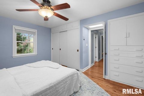 Tiny photo for 777 25TH Avenue Court, Moline, IL 61265 (MLS # QC4269536)