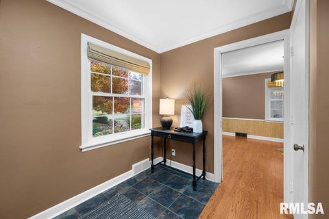 Tiny photo for 777 25TH Avenue Court, Moline, IL 61265 (MLS # QC4269536)