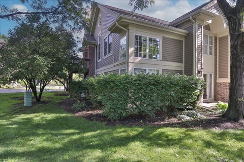 Tiny photo for 725 Deep Wood Court, Elk Grove Village, IL 60007 (MLS # 12713519)
