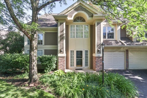 Photo of 725 Deep Wood Court, Elk Grove Village, IL 60007 (MLS # 12713519)