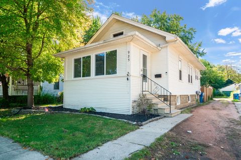 Photo of 925 E Jackson Street, Morris, IL 60450 (MLS # 12491704)