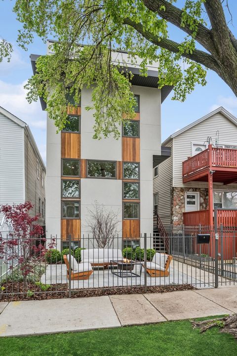 2113 W Huron Street Chicago IL 60612
