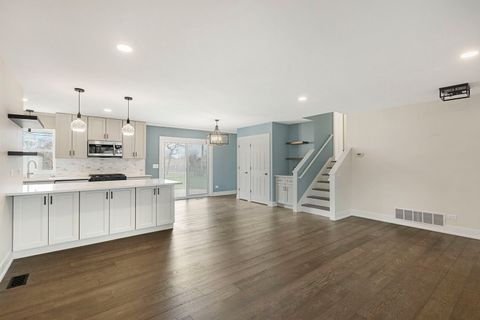 Tiny photo for 1910 Ashley Road, Hoffman Estates, IL 60169 (MLS # 12601138)