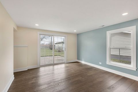 Tiny photo for 1910 Ashley Road, Hoffman Estates, IL 60169 (MLS # 12601138)