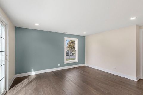 Tiny photo for 1910 Ashley Road, Hoffman Estates, IL 60169 (MLS # 12601138)