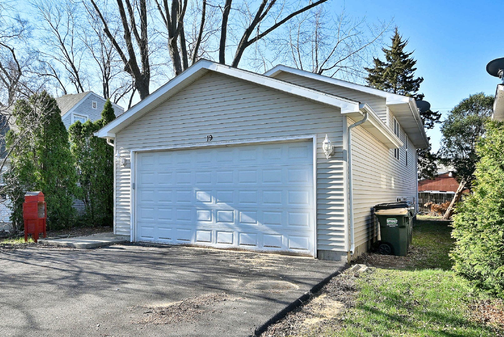 19 E Pineview Drive