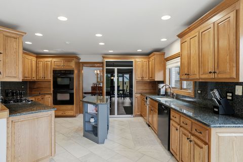 Tiny photo for 33 W Eureka Drive, Lemont, IL 60439 (MLS # 12586631)