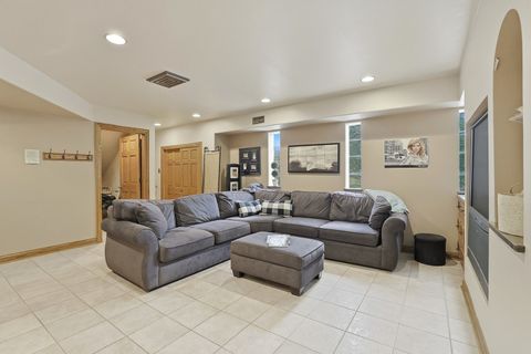Tiny photo for 33 W Eureka Drive, Lemont, IL 60439 (MLS # 12586631)