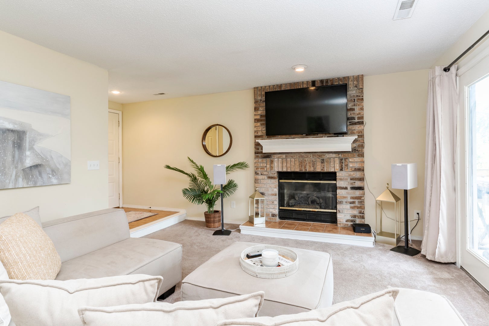 903 N Linden Street 140