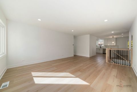 Tiny photo for 112 Ironwood Court, Rolling Meadows, IL 60008 (MLS # 12530188)