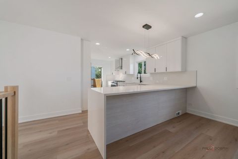 Tiny photo for 112 Ironwood Court, Rolling Meadows, IL 60008 (MLS # 12530188)