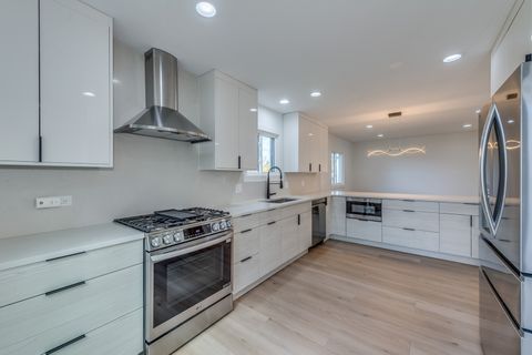 Tiny photo for 112 Ironwood Court, Rolling Meadows, IL 60008 (MLS # 12530188)