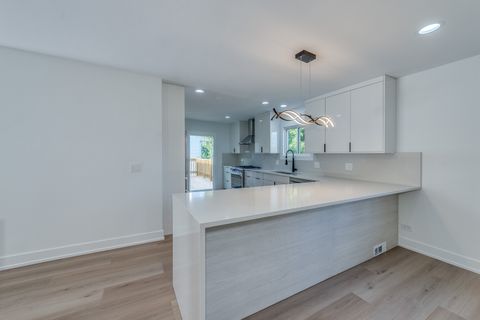 Tiny photo for 112 Ironwood Court, Rolling Meadows, IL 60008 (MLS # 12530188)