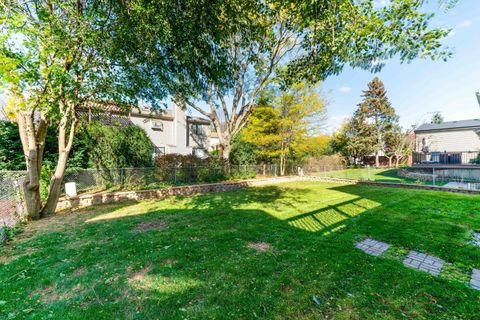 Tiny photo for 112 Ironwood Court, Rolling Meadows, IL 60008 (MLS # 12530188)