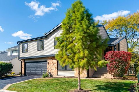 Tiny photo for 112 Ironwood Court, Rolling Meadows, IL 60008 (MLS # 12530188)