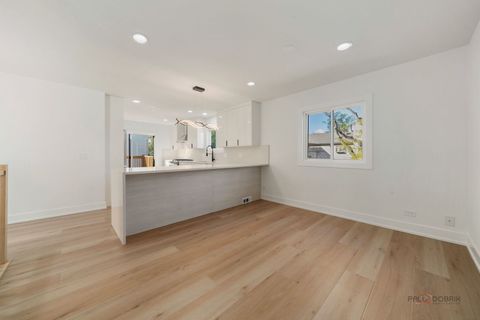 Tiny photo for 112 Ironwood Court, Rolling Meadows, IL 60008 (MLS # 12530188)